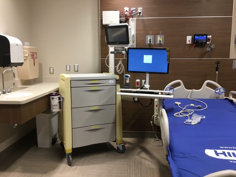 AR-E997 Wall Arm Workstation in Patient Room
